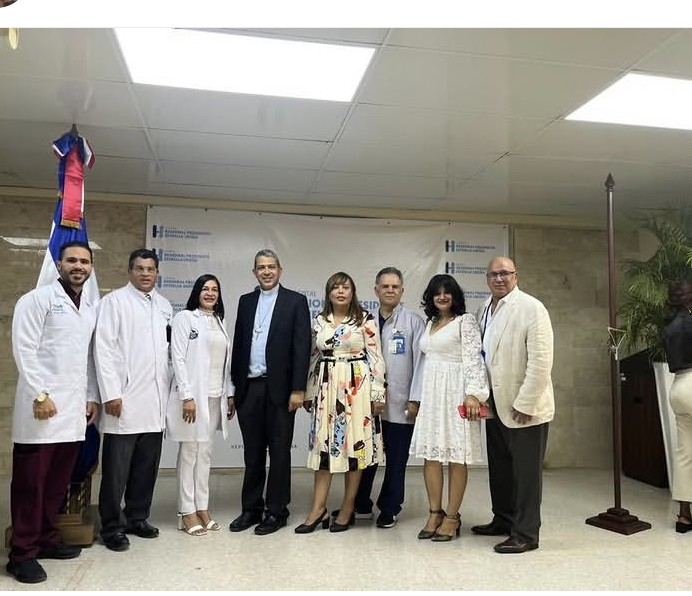 Directivos y colaboradores del Patronato Presidente Estrella Ureña en el Hospital Presidente Estrella Ureña
